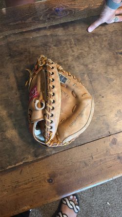 Baseball gloves