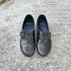 Dansko Tamara Professional Work Clogs - Black - Buckle - Comfort- Women’s 6.5/37