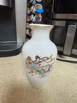 Oriental Asian Dancer White Gold Trim Porcelain Vase