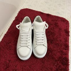 Alexander McQueen Size 5 for Sale in Las Vegas, NV - OfferUp