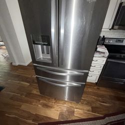 3 Piece Stainless Whirlpool Set (Refrigerator/Stove/Microwave)