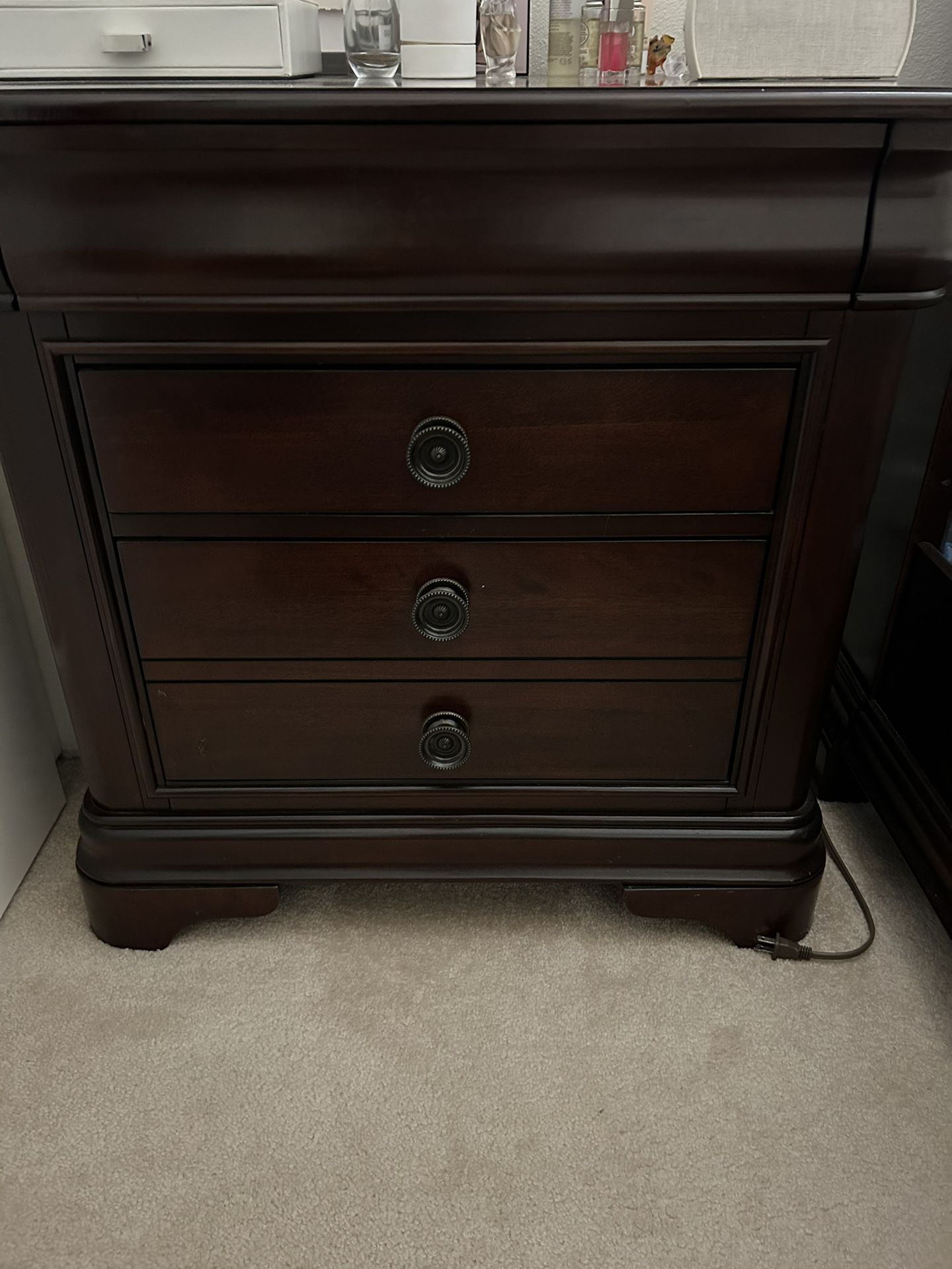 2 Night Stands