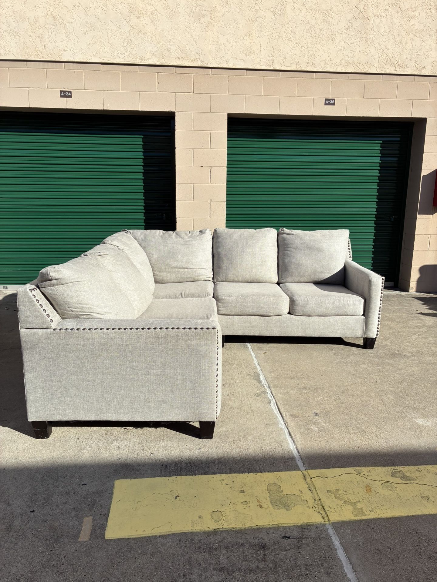 Sectional Couch 🛻Delivery Available🛻