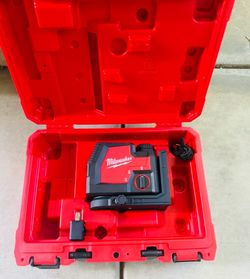 Milwaukee 100 ft. REDLITHIUM USB Green Rechargeable Cross Line Laser Level with Charger 3521-21 New