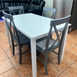 Brand New dining Set In 📦 On Clearance Sale 