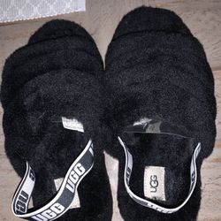 Uggs Slippers Size 6 $25