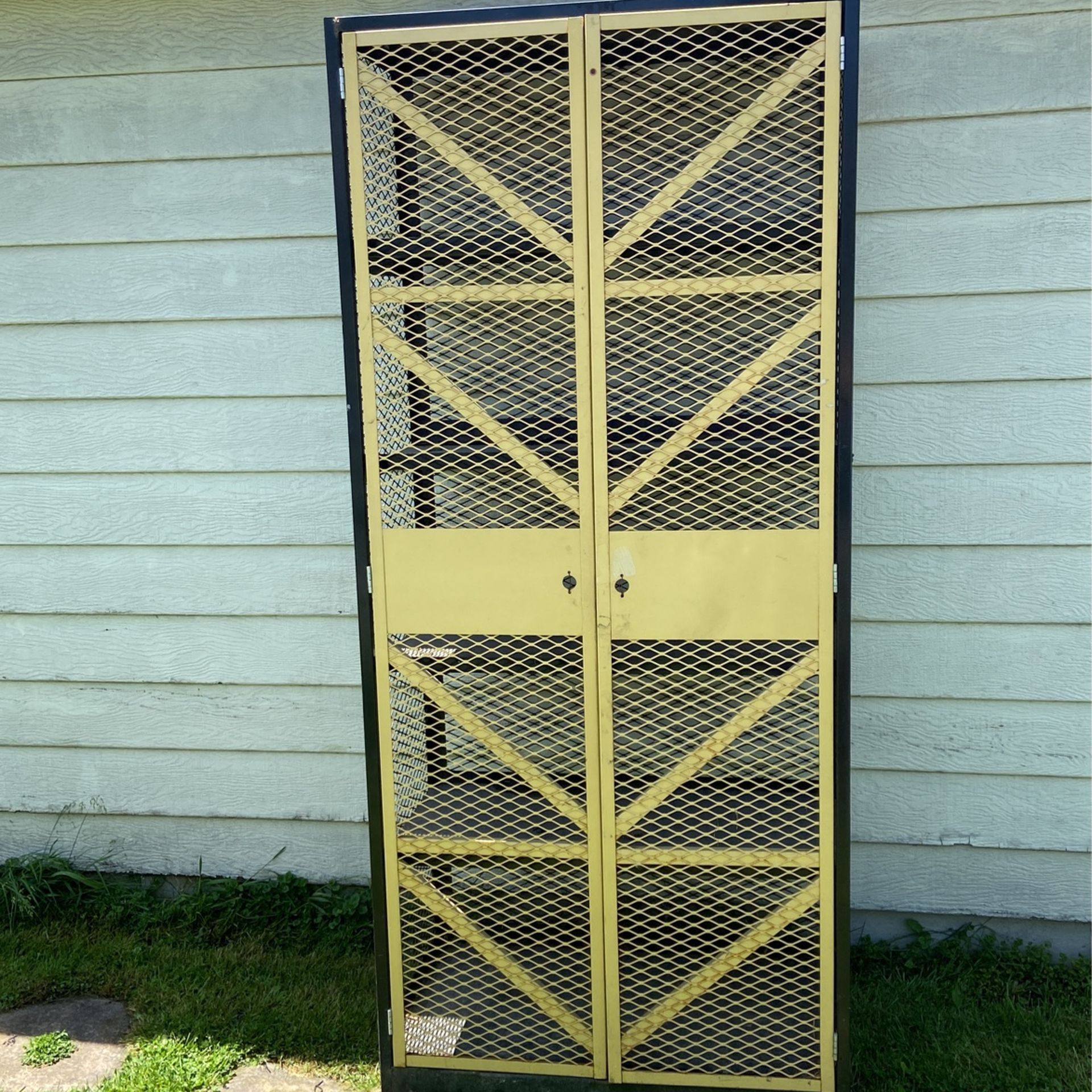 Steel Tool Cage / Tool Shelves