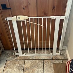 Child / Pet Gate 30” High White