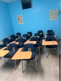 (25+) Available Adult Student Classroom / School Classroom Chairs with Attached Desks (Bulk Available)