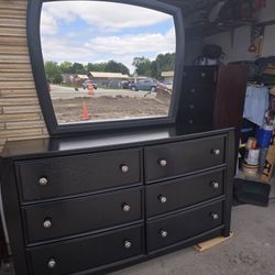 DRESSER WITH MIRROR 