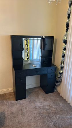 Makeup vanity