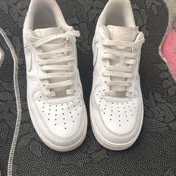 White Nike Air Force