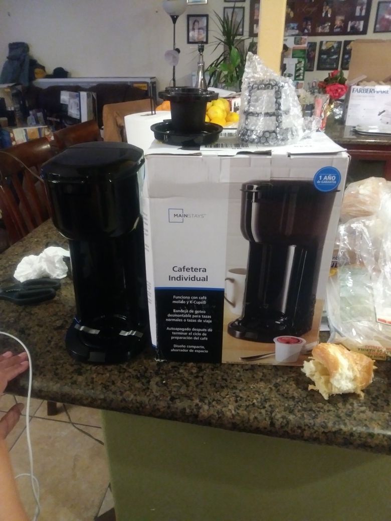 MAINSTAYS SINGLE SERVE COFFEE MAKER