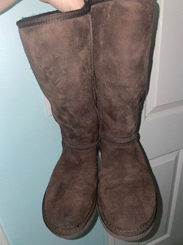 Women's Classic UGG Boots, Brown, Size 8 