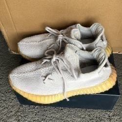 Unisex Yeezy Adidas , Size 6.5, $55 (%100 Authentic )