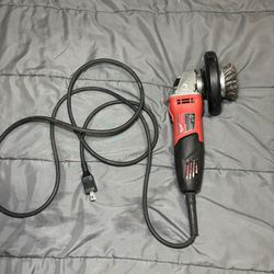 Milwaukee 7 amps Corded 4-1/2 in. Angle Grinder with handle 