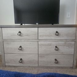 'New' 6 Drawer Dresser, Gray, Wood