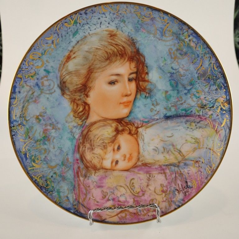 Edna Hibel 1984 Mother's Day Plate 696D " Abby & Lisa"