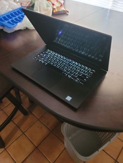Dell XPS: Intel Core i7, TypeC, Windows11 V-25H2. MS-office.