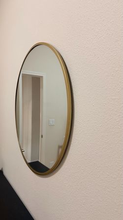 Round mirror