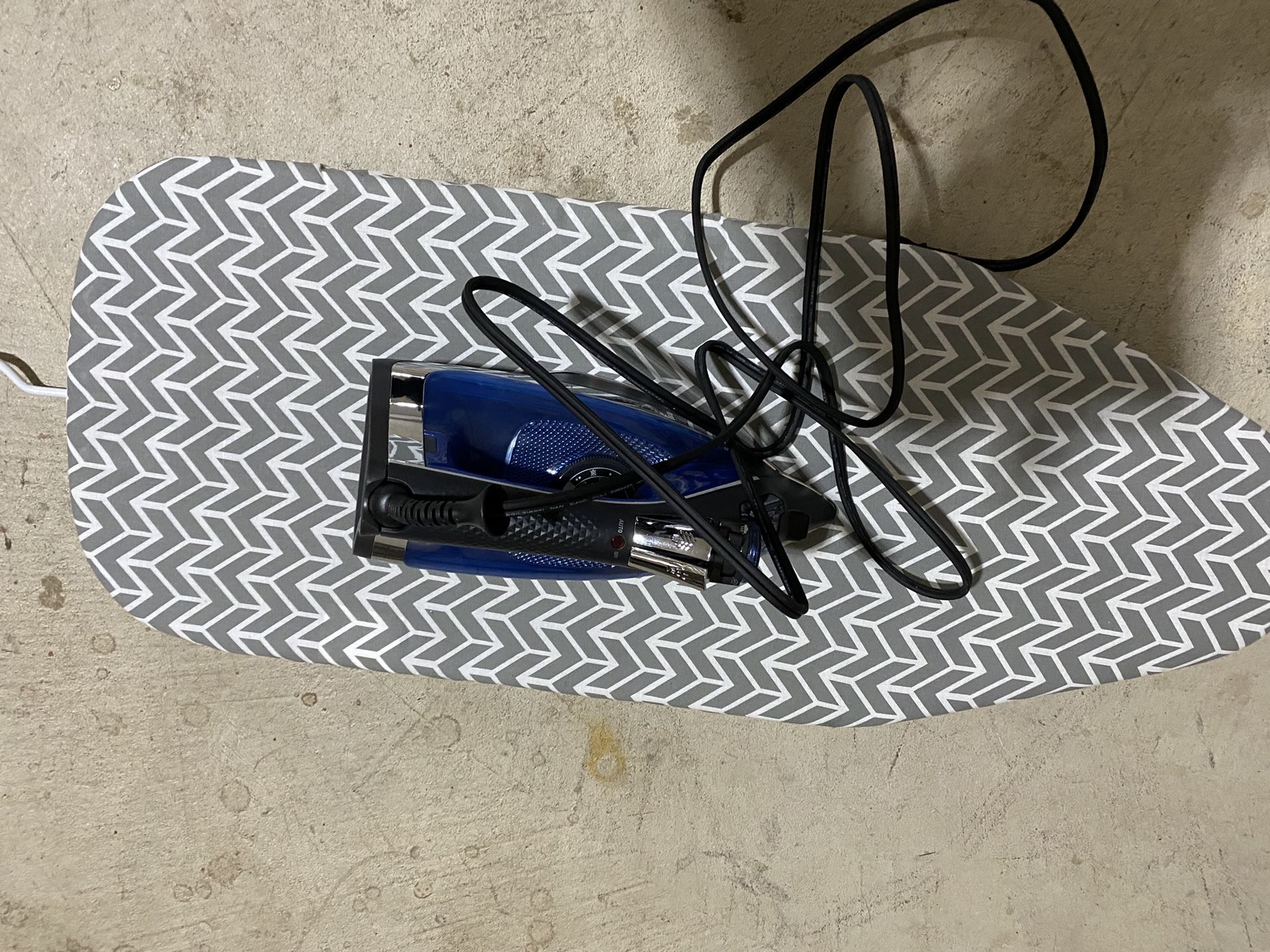 Rowenta Iron Steamer With Table
