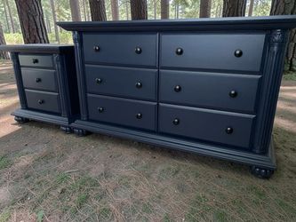 Large Broyhill Dresser & Nightstand 2pc Bedroom Set Solid Wood Navy Satin New Free Delivery