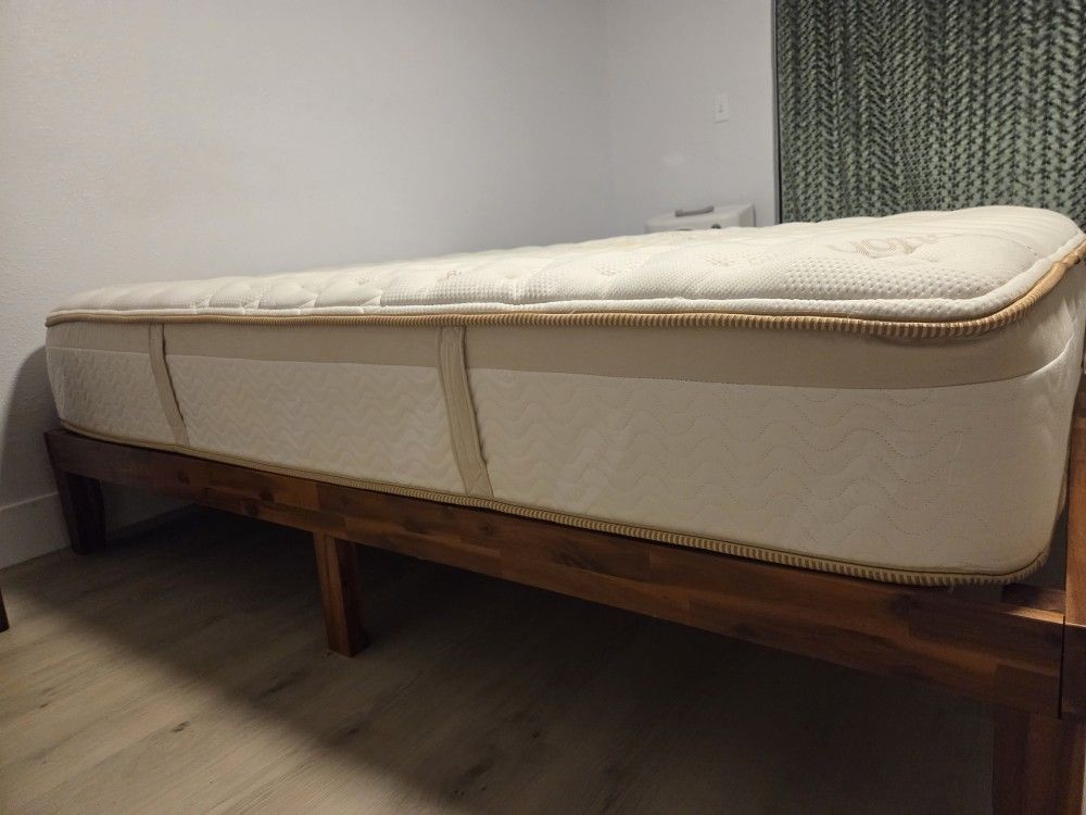 QUEEN MATTRESS,  SAATVA, LOOM & LEAF MODLE