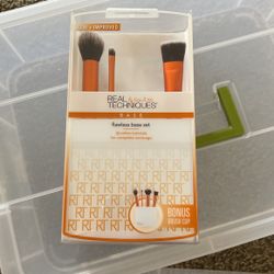 Real Techniques Brushes (only needed 1)