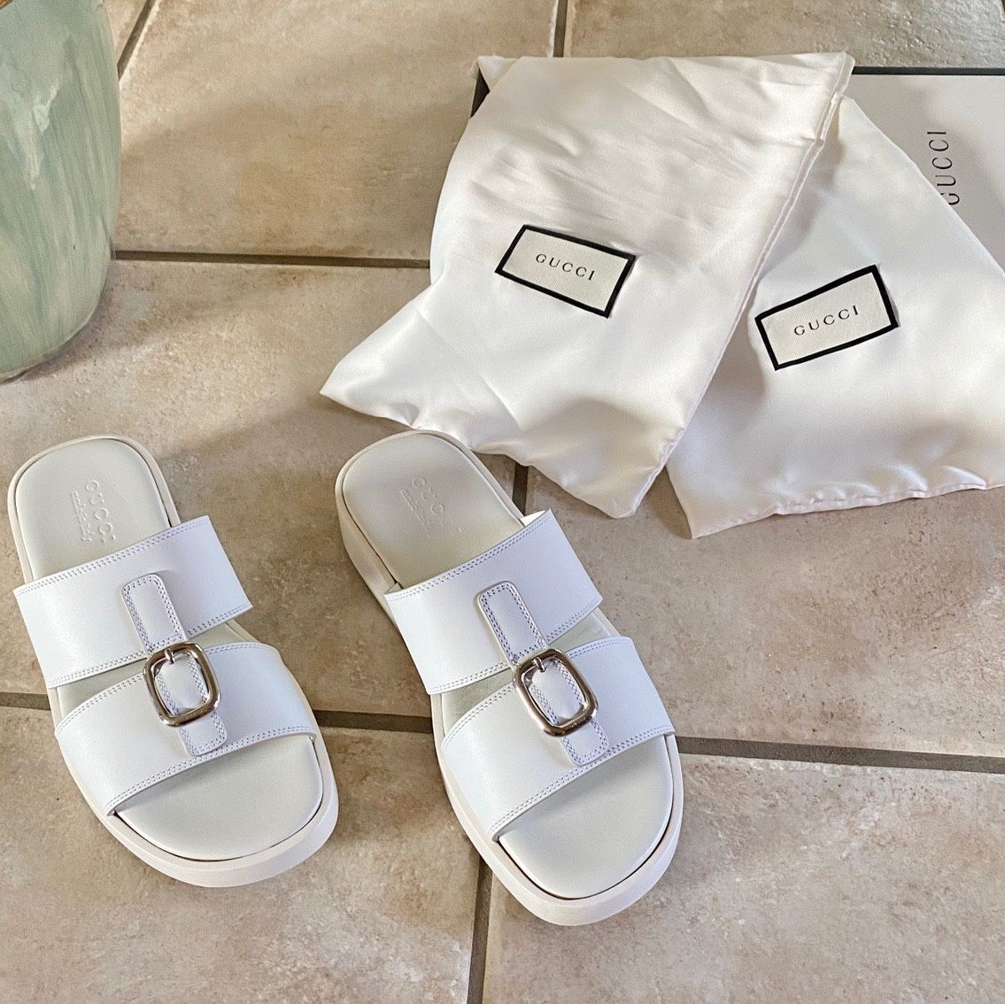 Gucci White Leather Sandals / Slides