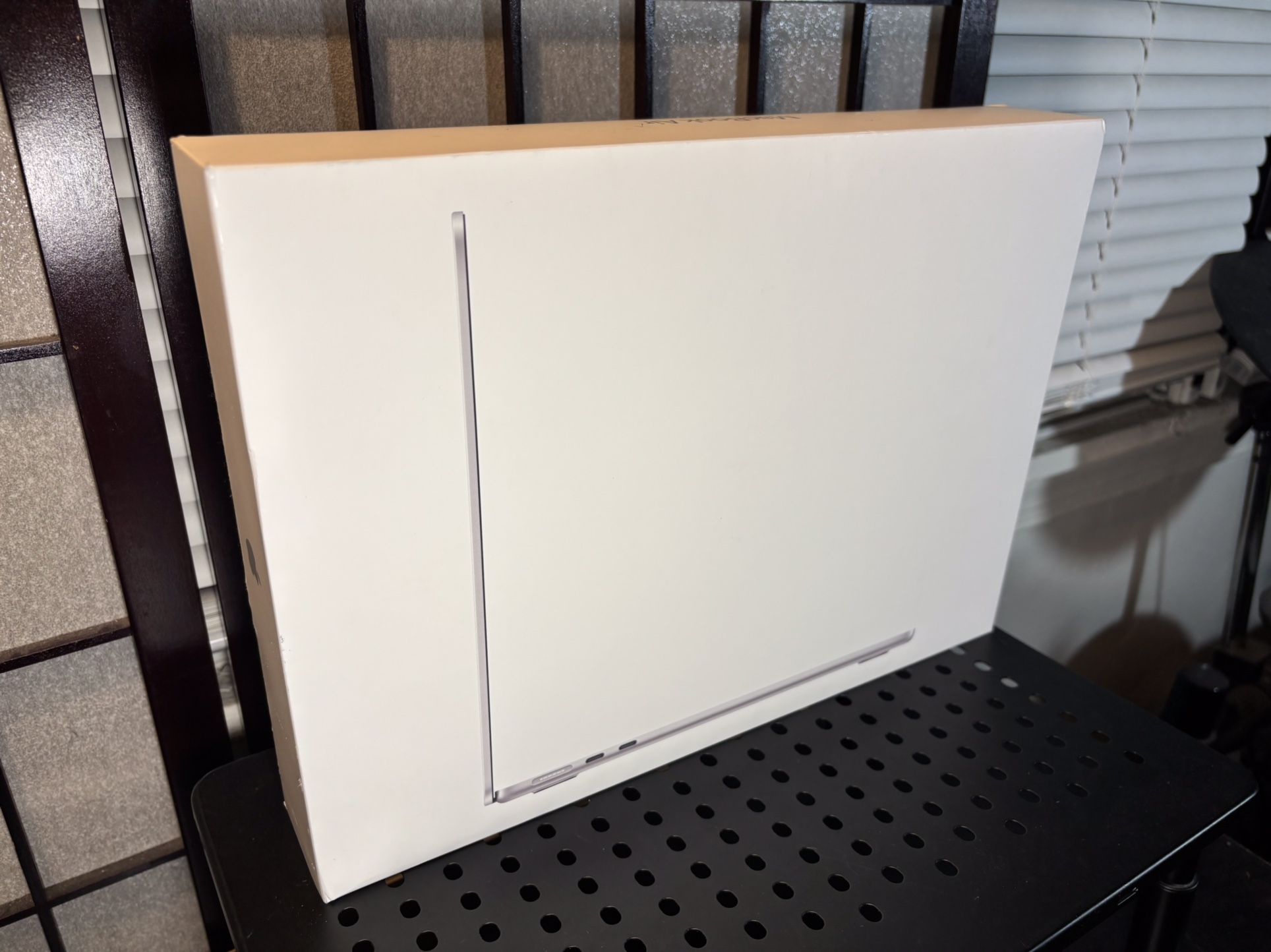 NEW/SEALED Apple 2025 MacBook Air 13-inch Laptop with M4 chip, 16GB RAM, 256GB SSD, SILVER