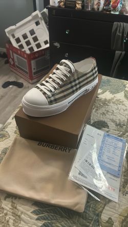 Burberry shoes  size 9