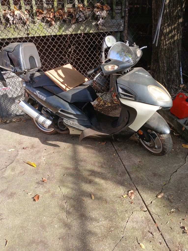 PLEASE READ THE FOLLOWING POST CLOSELY..,...Scooter To fix For Parts $ 100obo