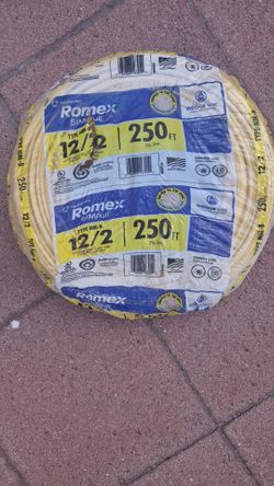 4 Rollo de 12-2 romex. $140 cada uno