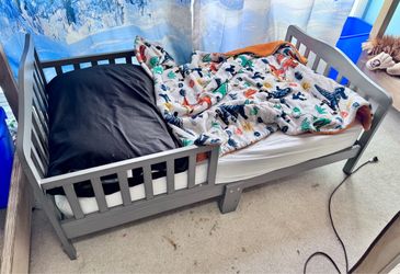 Wood toddler bed