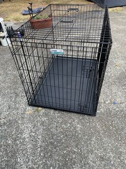 Nice very big iCrate black dog kennel ( 42 inch long x 23 inch wide x 30 inch height