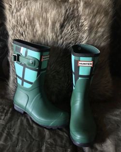 New hunter rain boots woman size 6