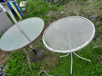 Patio set with umbrella & holder with small table