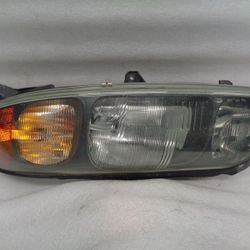 DK(contact info removed)-2004 VOLVO S60 FRONT DRIVER LEFT SIDE HEADLIGHT LAMP (contact info removed) OEM