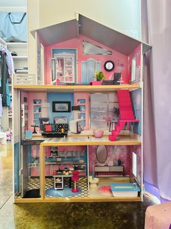 KidKraft Dollhouse + 22 LOL Dolls