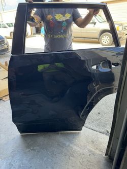 RAV4 2023 Door She’ll