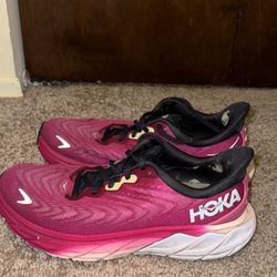 Hoka Arahi 6