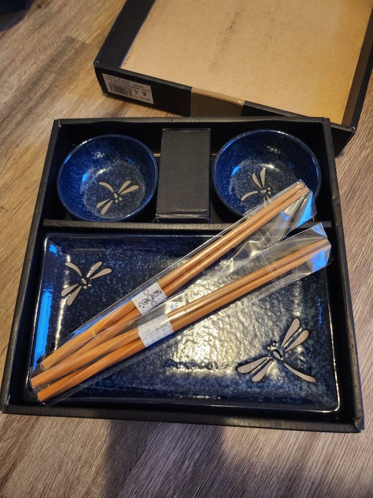 Sushi Set Never Used