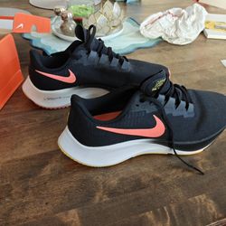 NIKE AIR ZOOM PEGASUS 37 Size 11 mens running shoe
