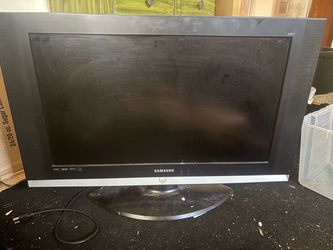 Samsung Flat Screen LCD TV