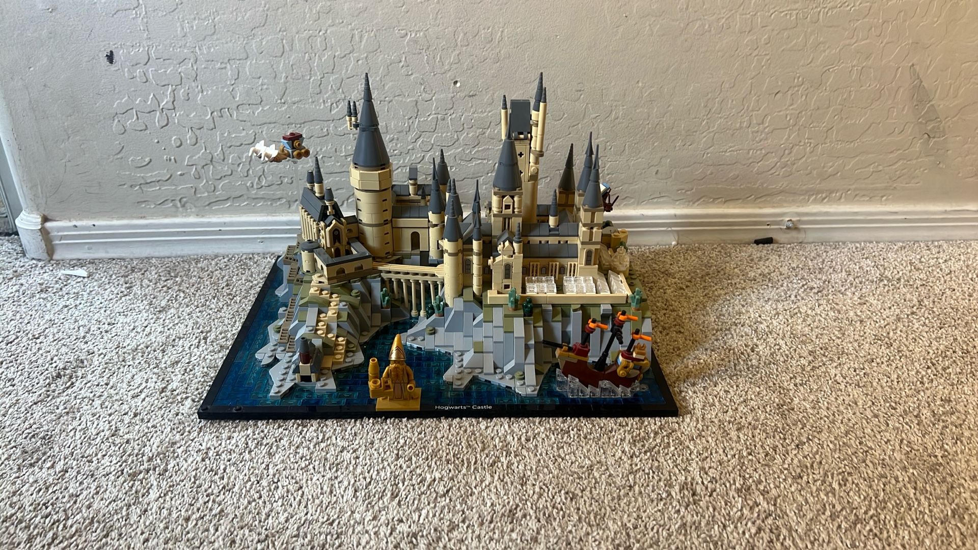 Harry Potter Hogwarts Castle And Grounds Lego Set