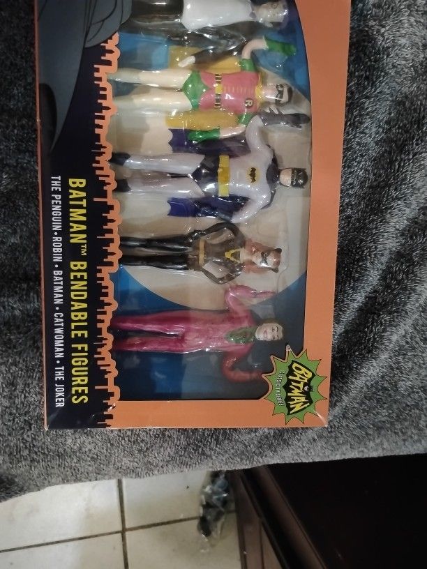 Batman Classic Series Batman Bendable Action Figure Set