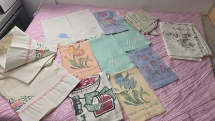 Vintage Embroidered Linens Napkins Aprons Textile Lot