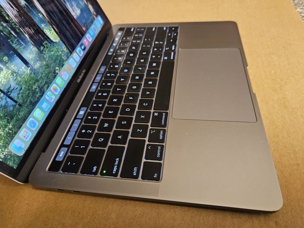 Apple Macbook Pro i5 8gb Ram 256gb SSD Drive 13" Screen 2019