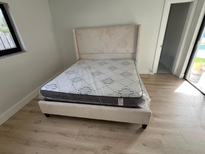 New Queen Size Mattress Pillow Top