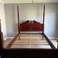 Vintage federal style carved mahogany Queen size bed